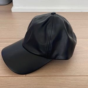 Faux leather Wilfred free snap back hat